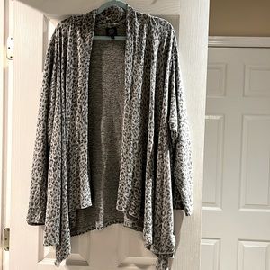 Bobeau 3X gray leopard print waterfall cardigan